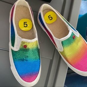 UGG SLIP ON FLAT SNEAKERS SHOES SIZE 5 BRAND NEW